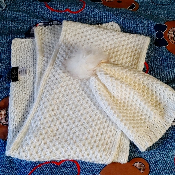 Jessica Simpson Scarf and Bonnet - Picture 3 of 6